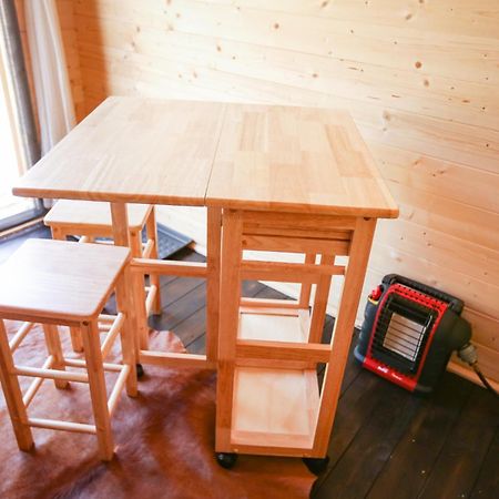 The Dogwood Cabin - Cowichan Valley Bunkie Glamping ダンカン エクステリア 写真