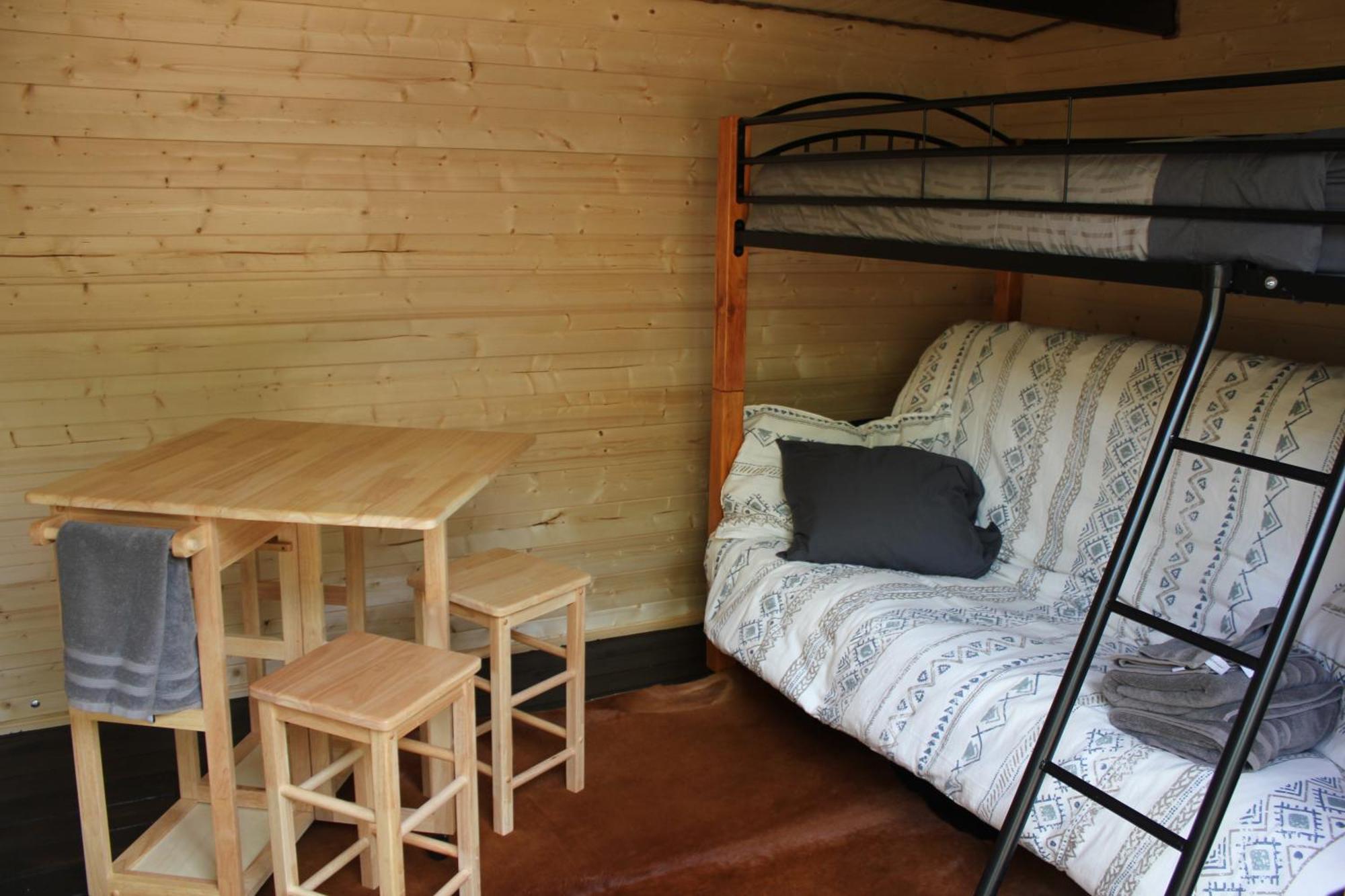 The Dogwood Cabin - Cowichan Valley Bunkie Glamping ダンカン エクステリア 写真