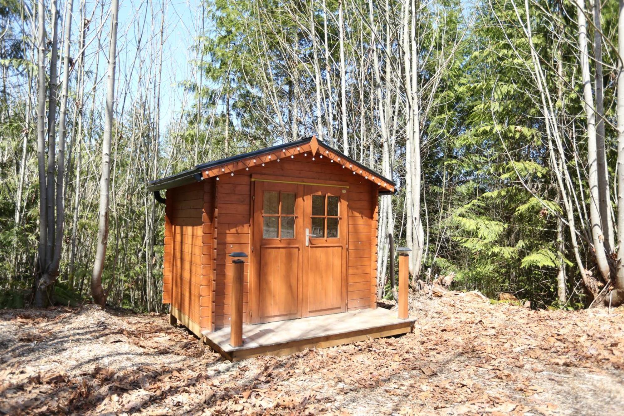 The Dogwood Cabin - Cowichan Valley Bunkie Glamping ダンカン エクステリア 写真