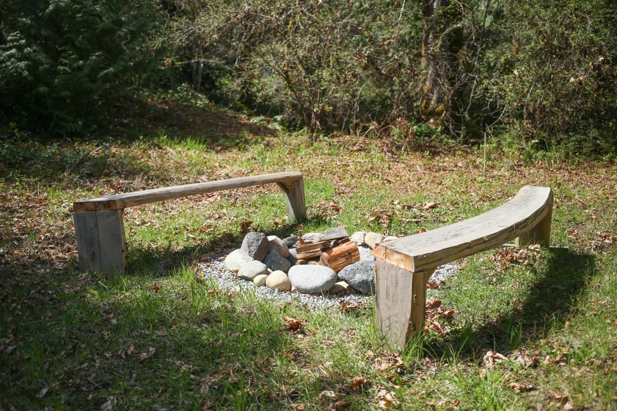 The Dogwood Cabin - Cowichan Valley Bunkie Glamping ダンカン エクステリア 写真